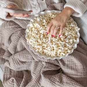 The Jilly Box x Tuck : Muslin Throw Blanket Jillybox